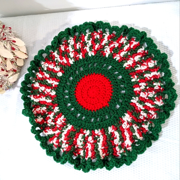 NEW Table Top Crochet Holiday Christmas Tree Skirt HANDCRAFTED - Picture 2 of 7